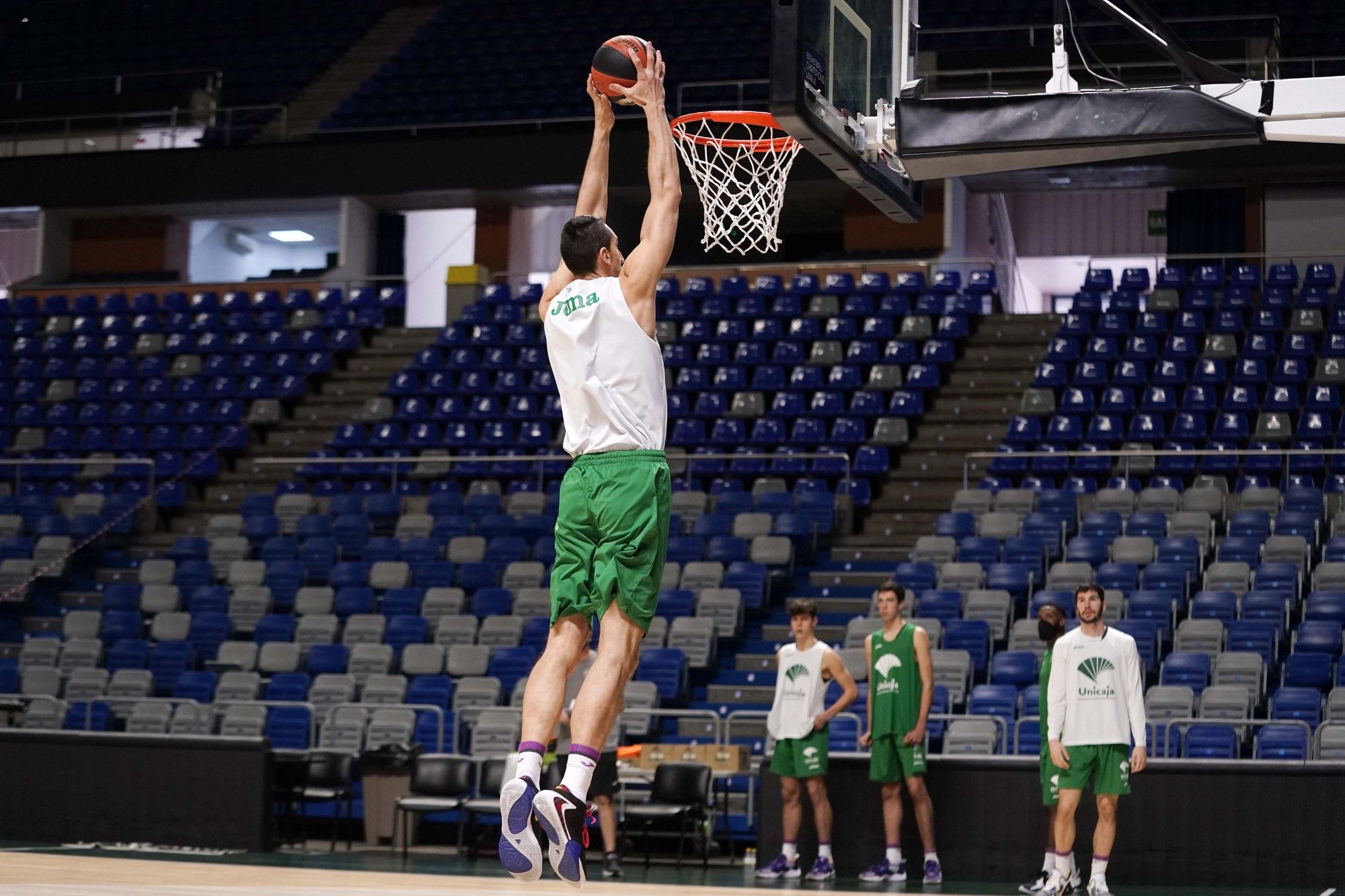 Primer entrenamiento de Dejan Kravic en el Carpena con el Unicaja