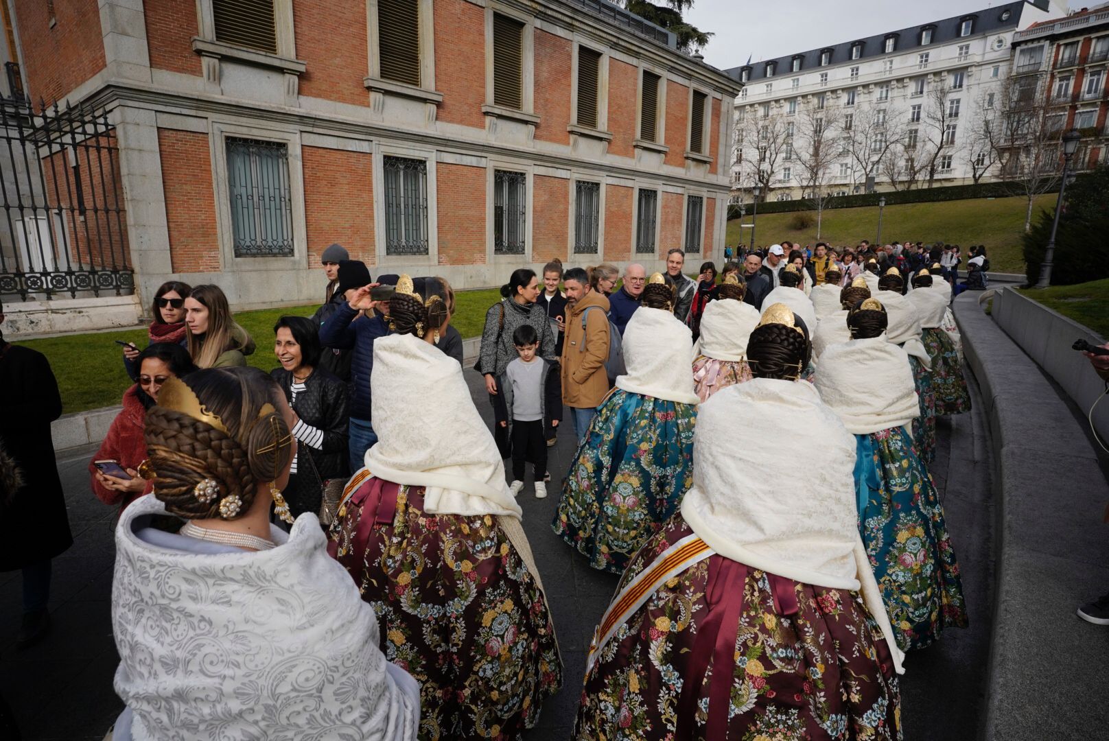 Las Fallera Mayor y su corte visitan el Museo del Prado