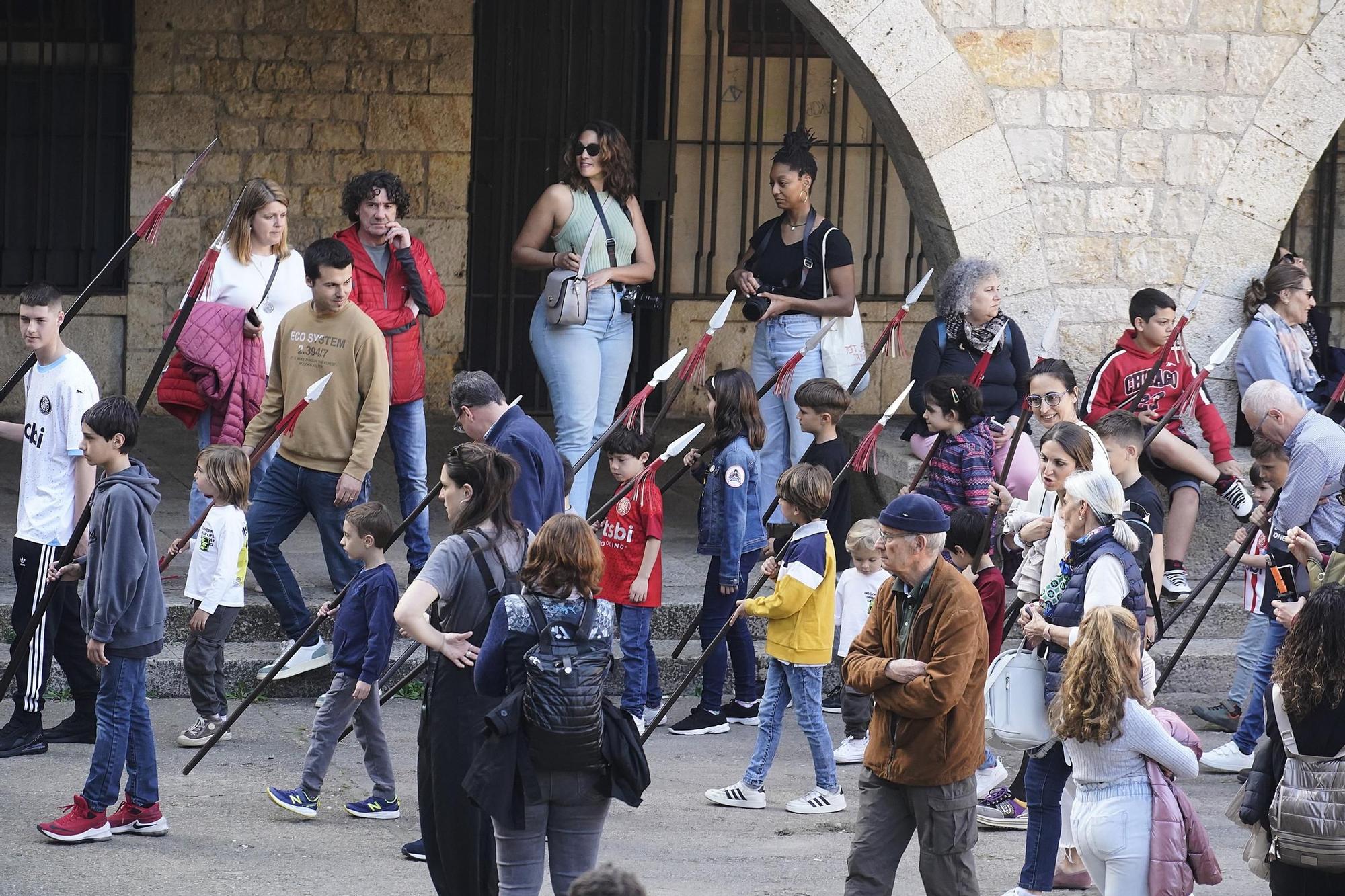 Els infants de Girona es converteixen en autèntics manaies per un dia