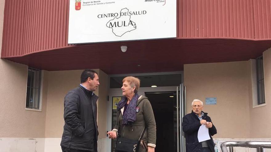 El alcalde, Juan Jesús Moreno, visitó ayer las instalaciones del Centro de Salud de Mula.