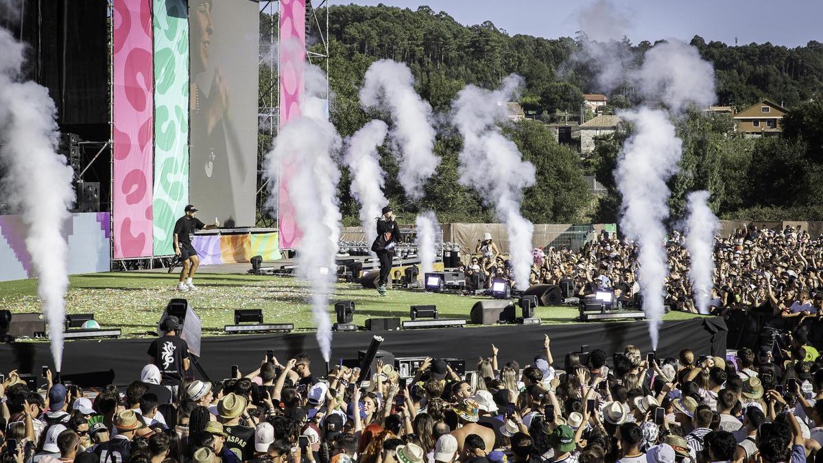 Una actuación del Reggaeton Beach en Porto do Molle, con miles de espectadores.