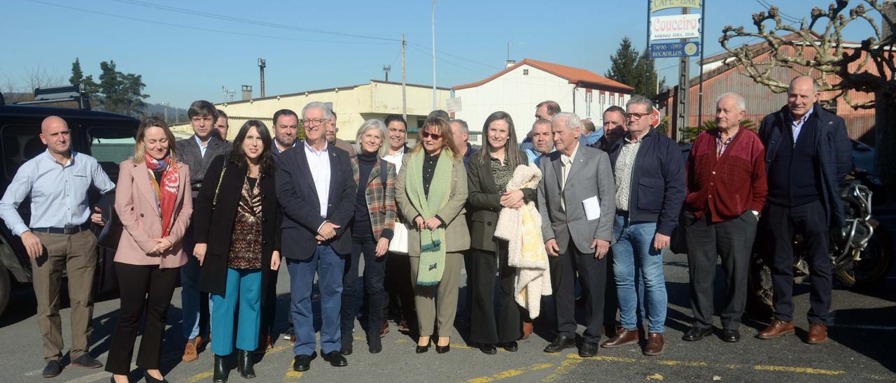 Empresarios y políticos asistentes al almuerzo, esta tarde. |   //  NOÉ PARGA