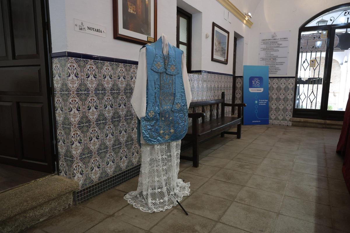 Galería | Así es la exposición de mantos de la Virgen de la Montaña Primigenia de Cáceres Galería | Así es la exposición de mantos de la Virgen de la Montaña Primigenia de Cáceres
