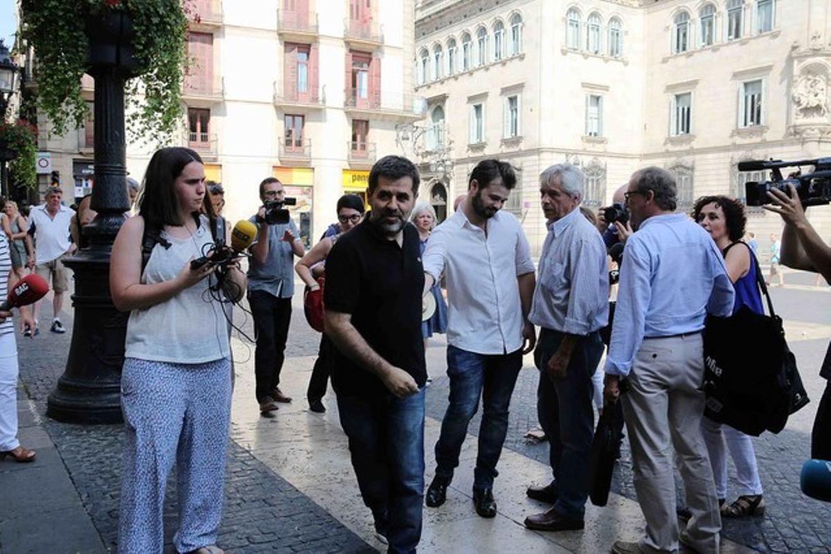 El president de l’ANC, Jordi Sánchez, entra al Palau de la Generalitat.
