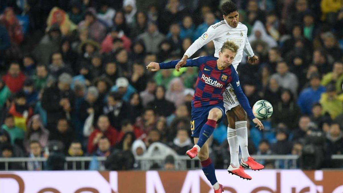 De Jong durante el partido ante el Real Madrid