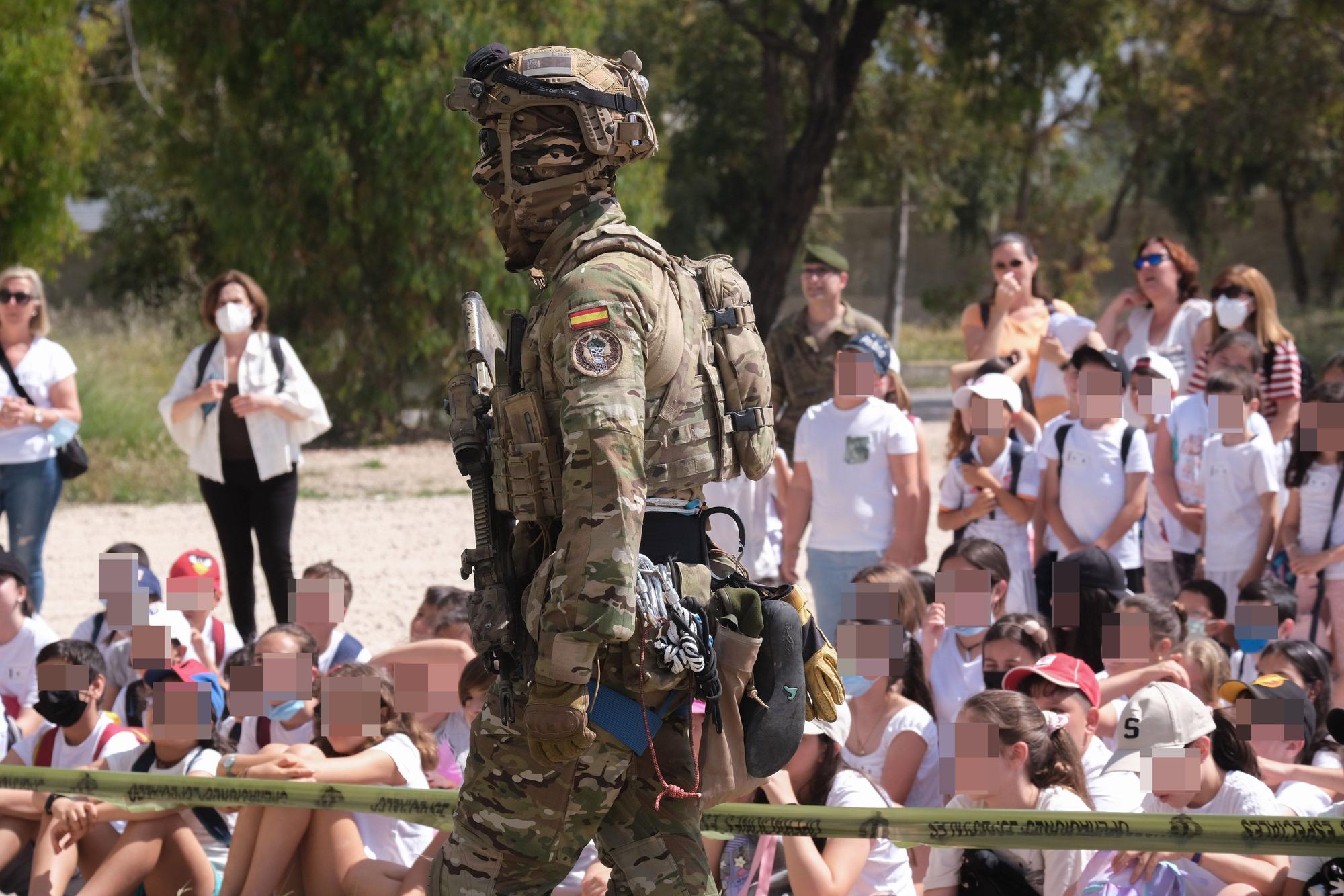 1600 niños de colegios de la provincia visitan la base militar del MOE en Rabasa