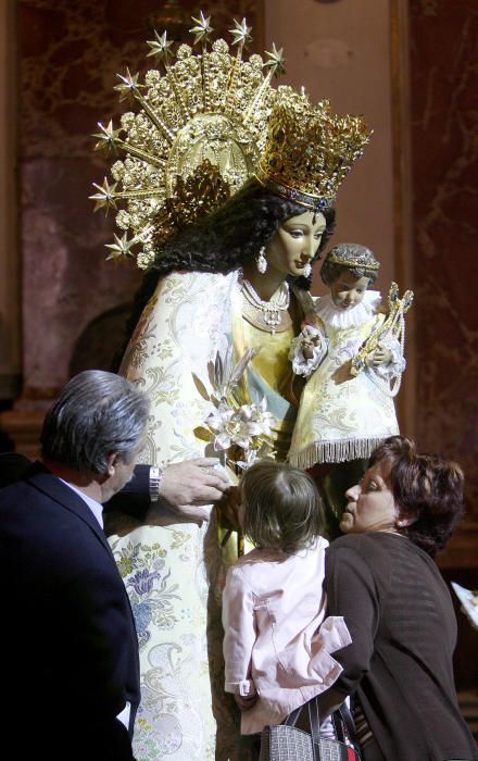 Retrospectiva de los primeros Besamanos a la Virgen de los Desamparados