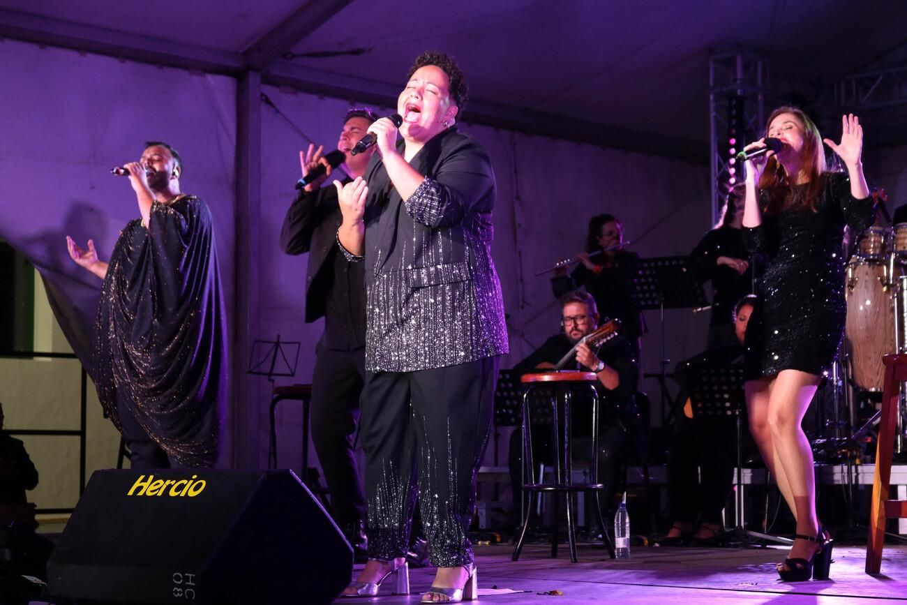 Los Cantadores y Shaila Dúrcal en las fiestas de San Marcial en Femés