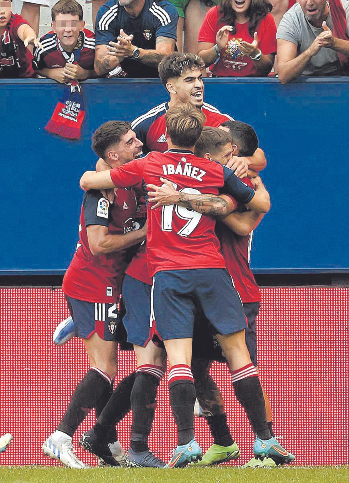 Osasuna celebrando un gol