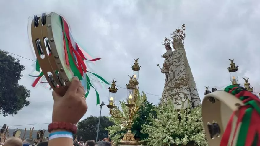 La Virgen de Guía regresa a la Ermita entre multitudes