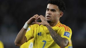 Colombias Luis Diaz celebrates scoring his sides opening goal against Argentina during a qualifying soccer match for the FIFA World Cup 2026 at the Monumental stadium in Buenos Aires, Argentina, Tuesday, June 10, 2025. (AP Photo/Gustavo Garello) Associated Press / LaPresse Only italy and spain. EDITORIAL USE ONLY/ONLY ITALY AND SPAIN