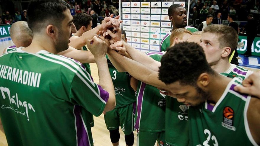 El Unicaja hace piña tras una victoria en el Carpena en un partido de Euroliga.