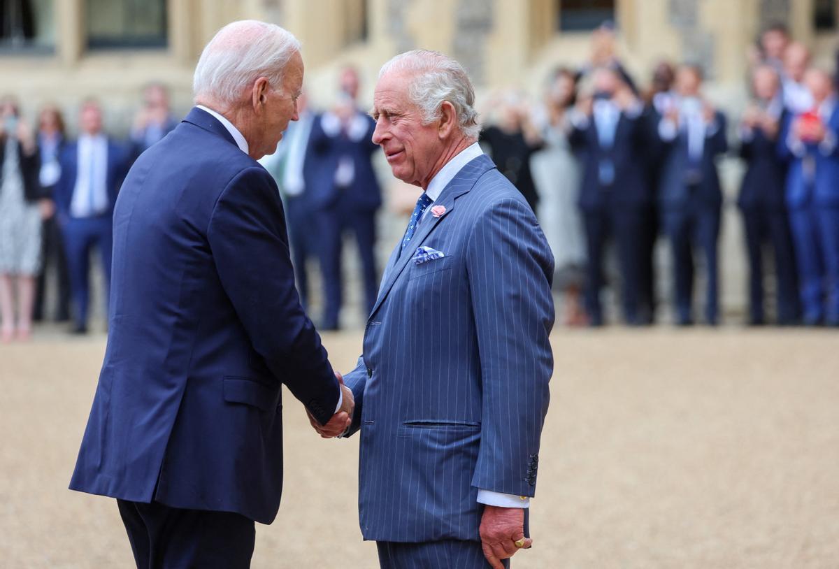 El presidente de los Estados Unidos, Joe Biden, es recibido por el rey Carlos III de Gran Bretaña