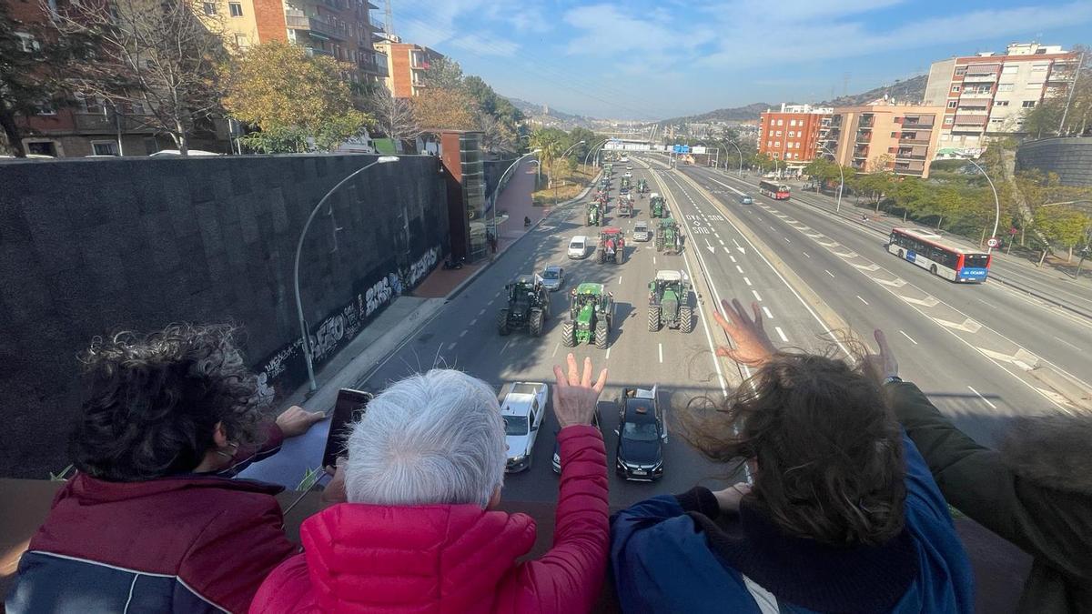 Los tractores circulan por las calles de Barcelona