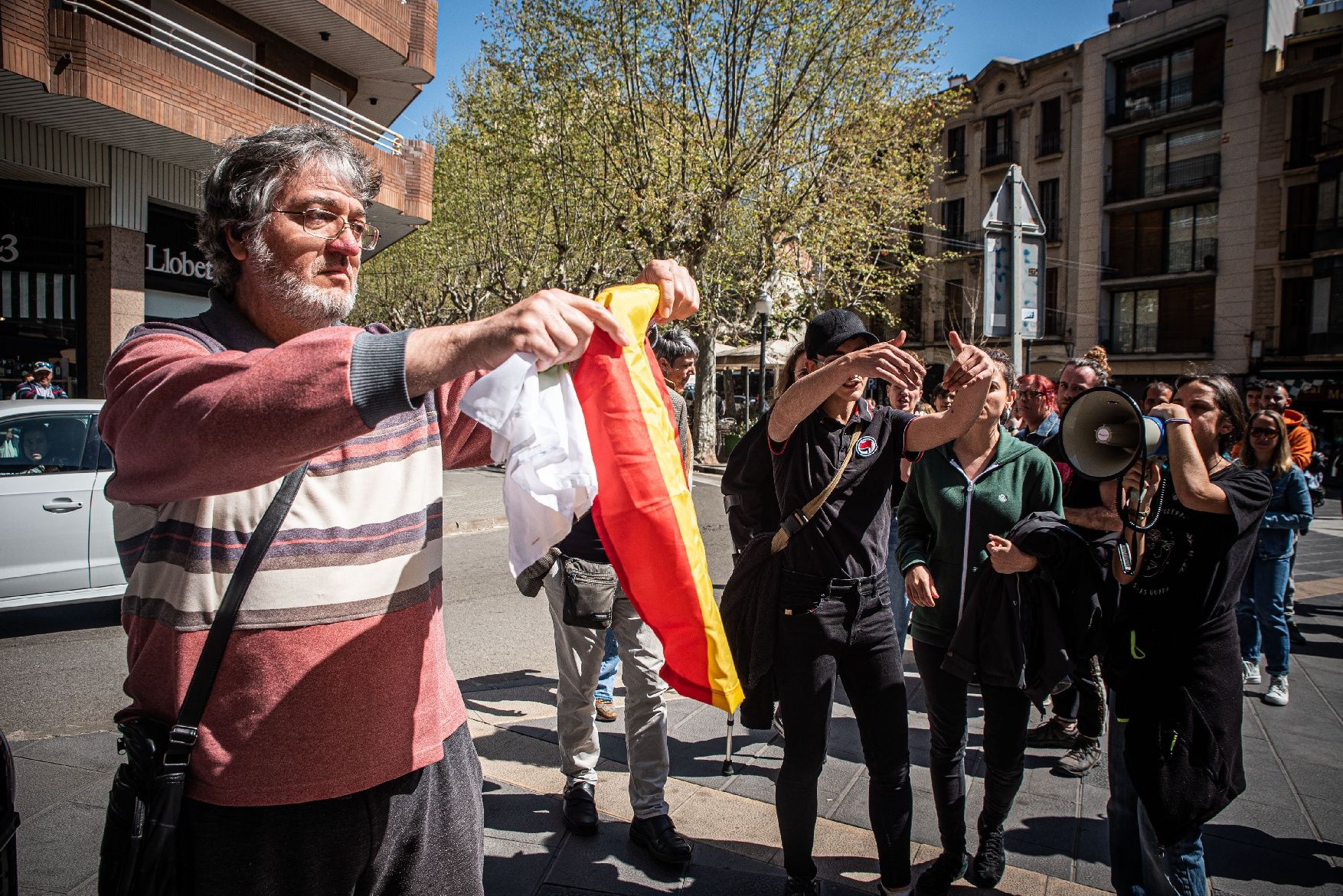 Antifeixistes protesten en l'acte de campanya de Vox a Cris Rei