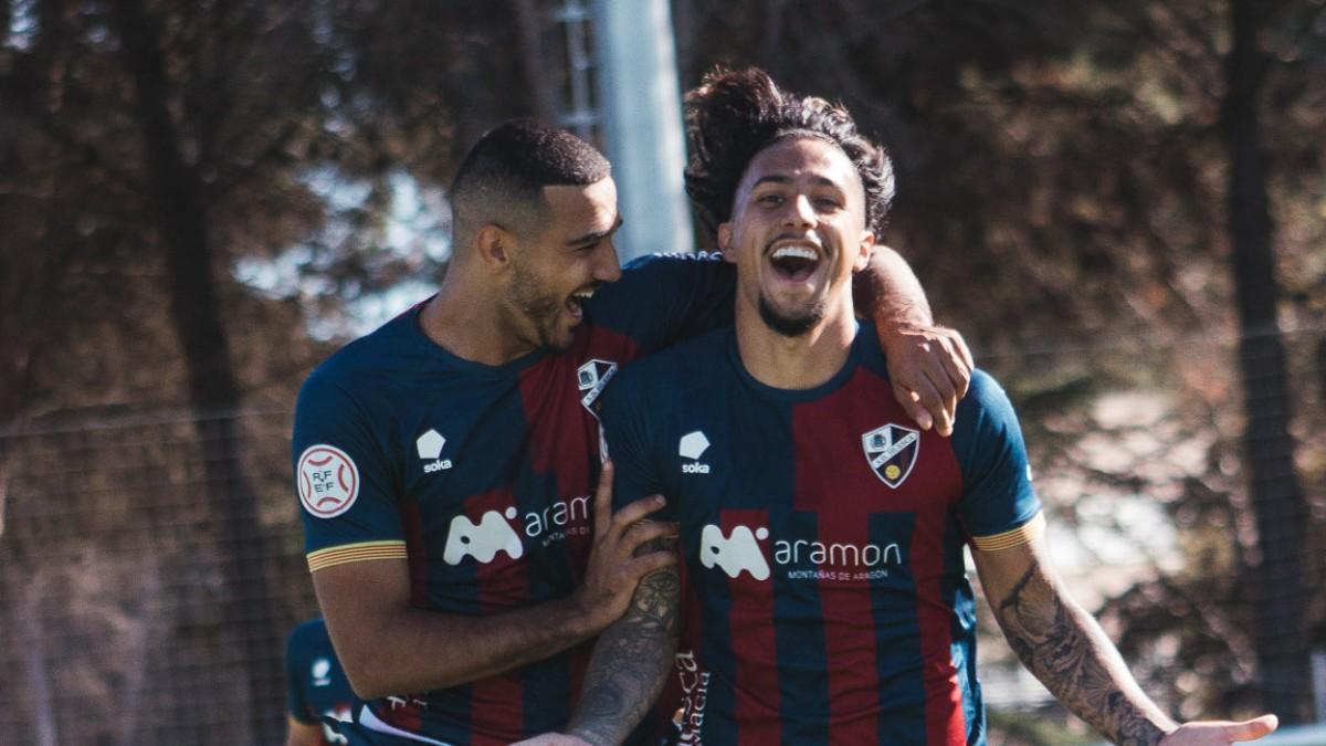 Diego Almeida aporta gol al filial oscense