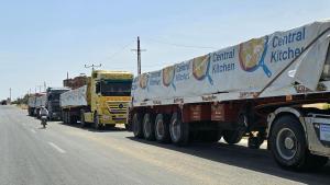 Camiones egipcios entran con ayuda humanitaria en la Franja de Gaza.