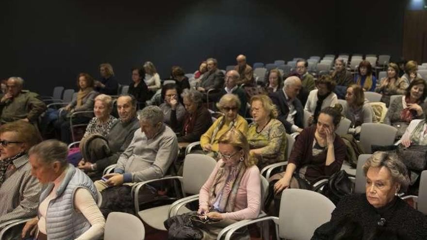 Público, ayer, en el Club Prensa Asturiana.