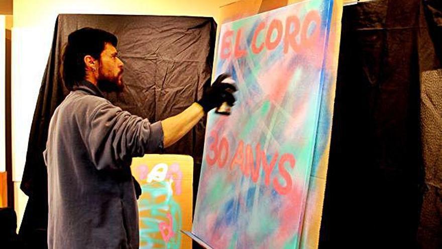 En la inauguració, l&#039;artista navarclí Osiris va pintar un quadre en directe