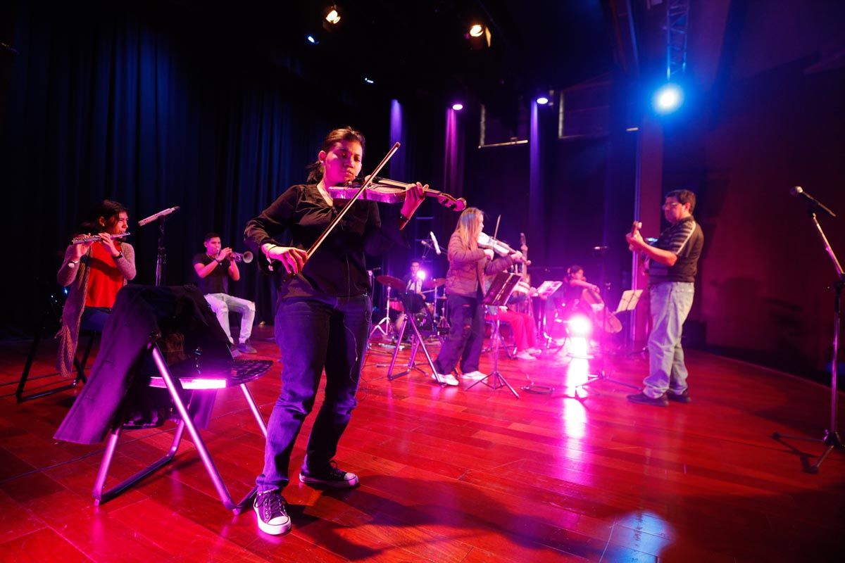 Concierto en Ibiza de una orquesta de instrumentos reciclados de Paraguay