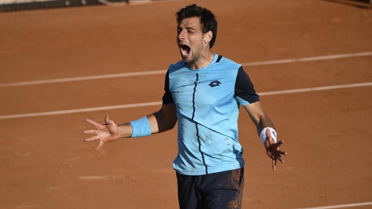 Bernabé Zapata, eufórico de alegría tras avanzar a la segunda semana del Grand Slam de la tierra