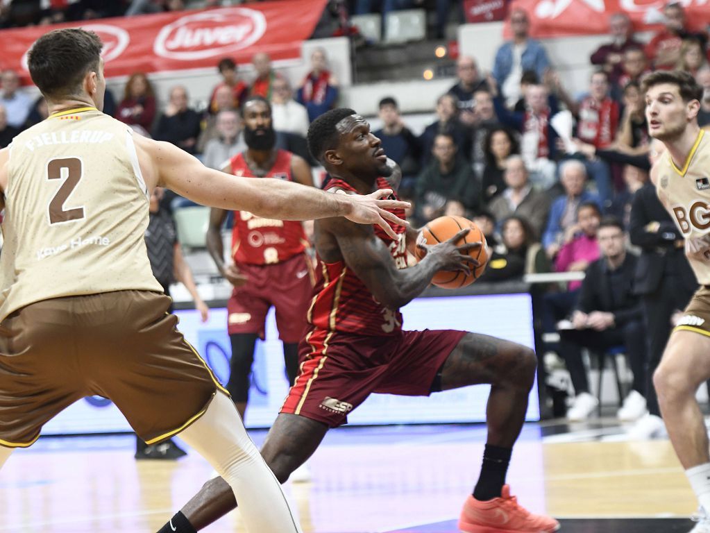 Todas las imágenes del partido del UCAM Murcia contra el Bàsquet Girona