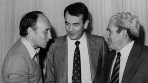  Joan Mas Cantí  y Vicenç Oller (en el centro) conversan con Marcelino Camacho, secretario general de CCOO, en noviembre de 1979.
