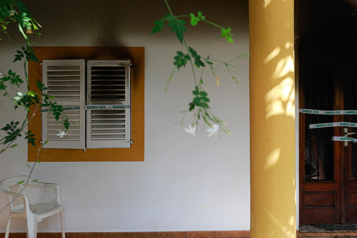 Galería de imágenes del incendio en una casa de Sant Antoni