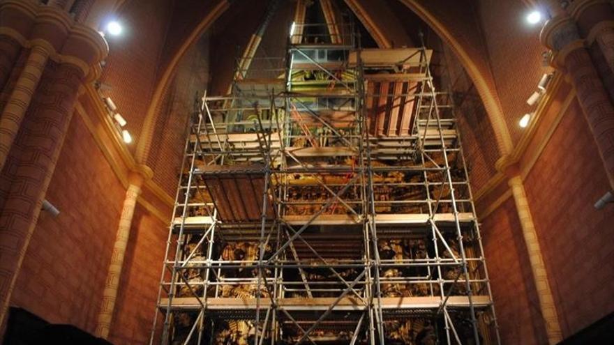 La restauración del retablo de la iglesia de San Pedro, a buen ritmo
