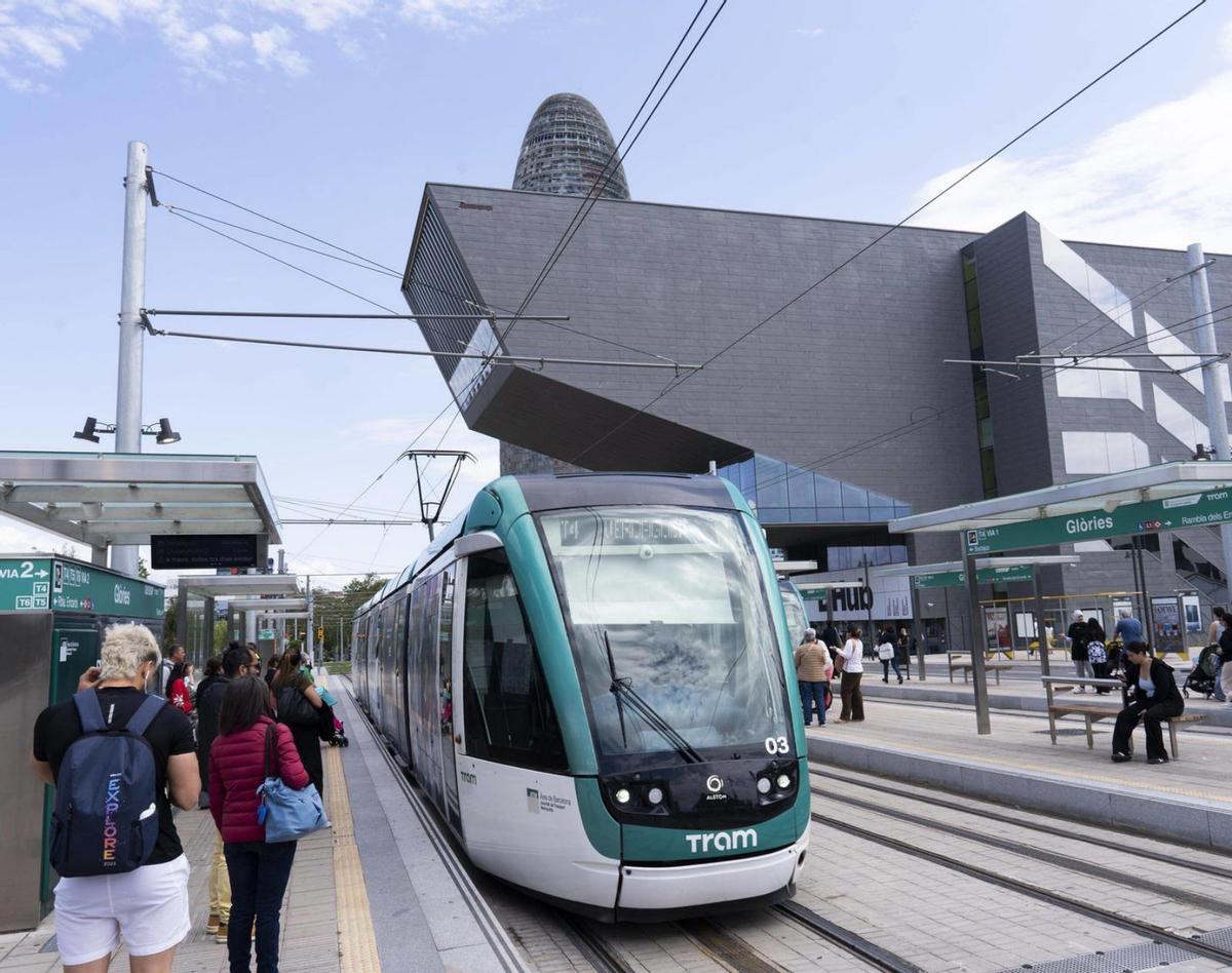 El Trambesòs, tallat més de mig any per la reurbanització de la Gran Via El Trambesòs, tallat més de mig any per la reurbanització de la Gran Via