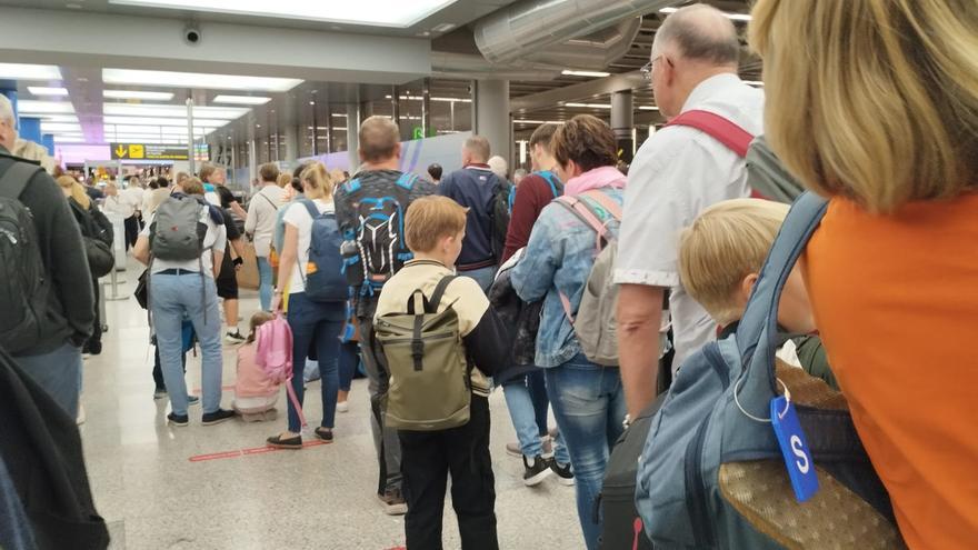 Conflicto en el aeropuerto de Palma: Técnicos de aduanas alertan del riesgo de colapso en los controles por las numerosas bajas