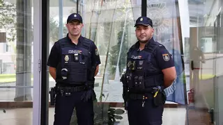 Los policías que frustraron dos suicidios en Vigo: «Cuando está en juego una vida el estrés es máximo»