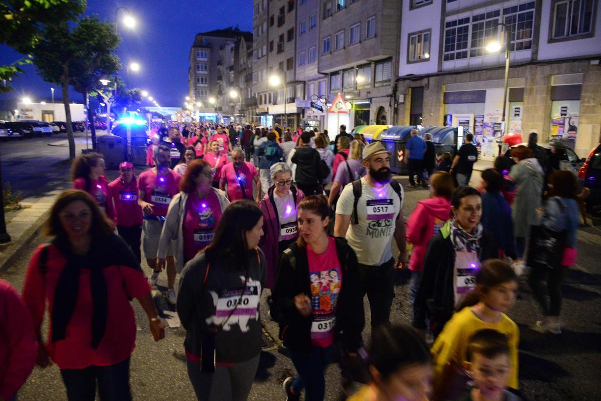 Un momento de la marcha «Luces de Adicam» del año pasado por el centro de Cangas.