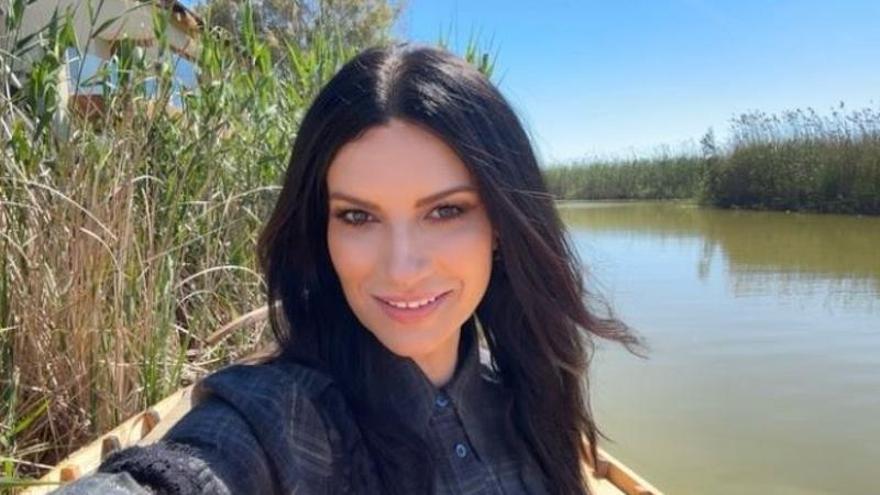 Laura Pausini celebra la Pascua en València: paseo en barca y paella en l'Albufera