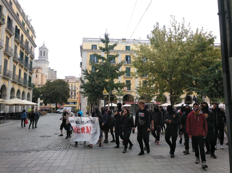 Protesta dels CDR a Girona en el marc de la vaga general