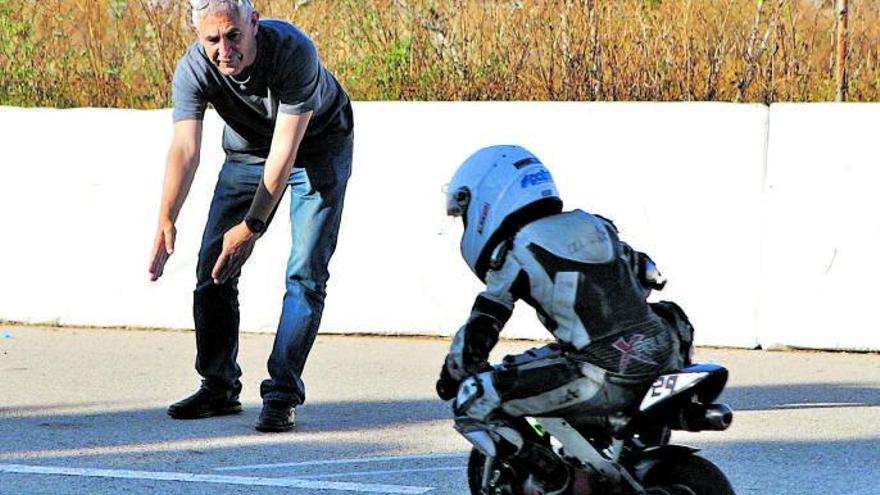 Dieser Mann macht aus Ihrem Kind auf Mallorca einen Motorradweltmeister