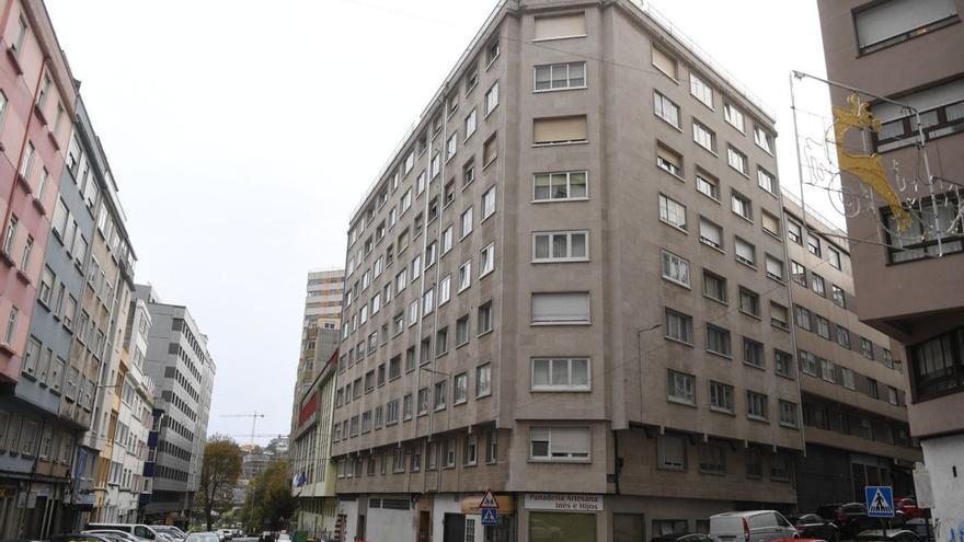 Edificios de viviendas en Os Castros. | Carlos Pardellas