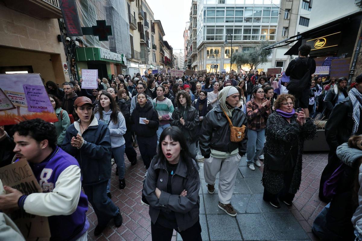 La manifestación transfeminista congrega a miles de personas