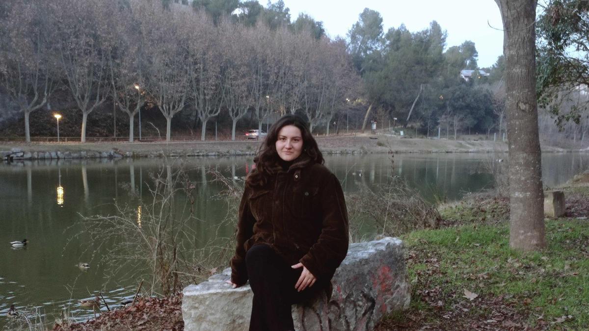 Júlia Collado Riu posa en el Llac de Navarcles