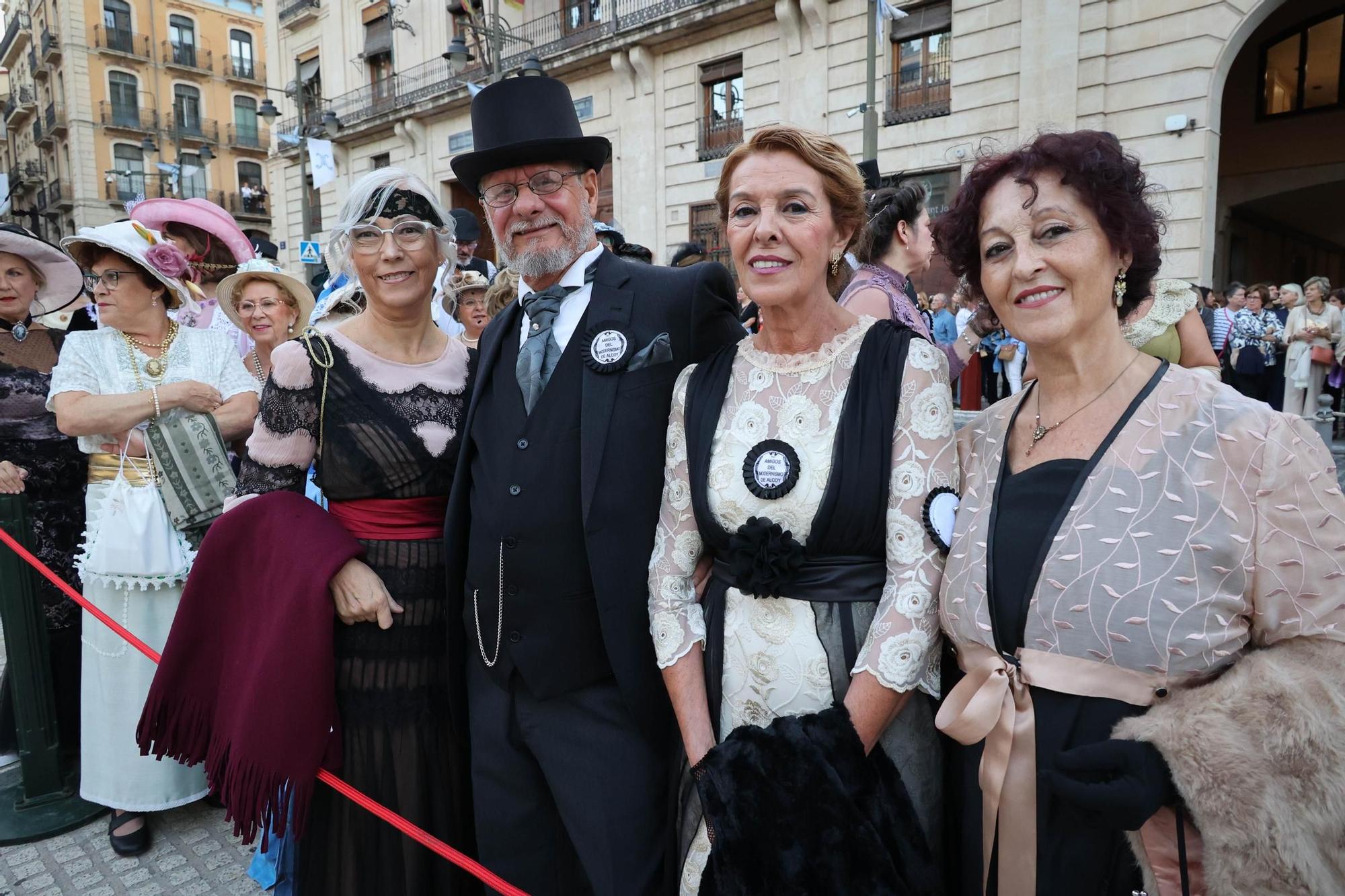Inicio de la Feria Modernista de Alcoy 2025