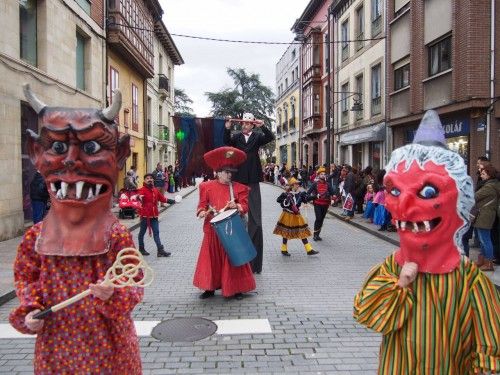 DESFILE DE CARNAVAL EN POLA DE SIERO