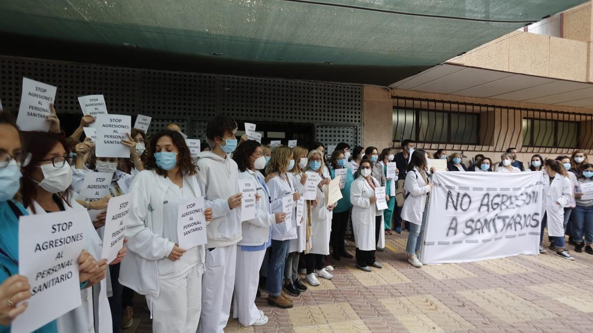 Una imagen de archivo de una protesta contra las agresiones sanitarias en Paterna.