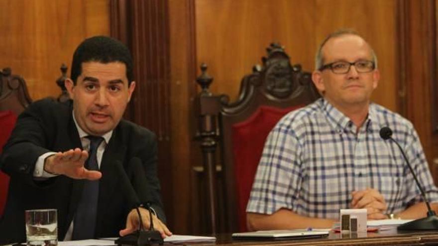 El PSOE no se opondrá al proyecto de La Española y EU le declara la guerra abierta