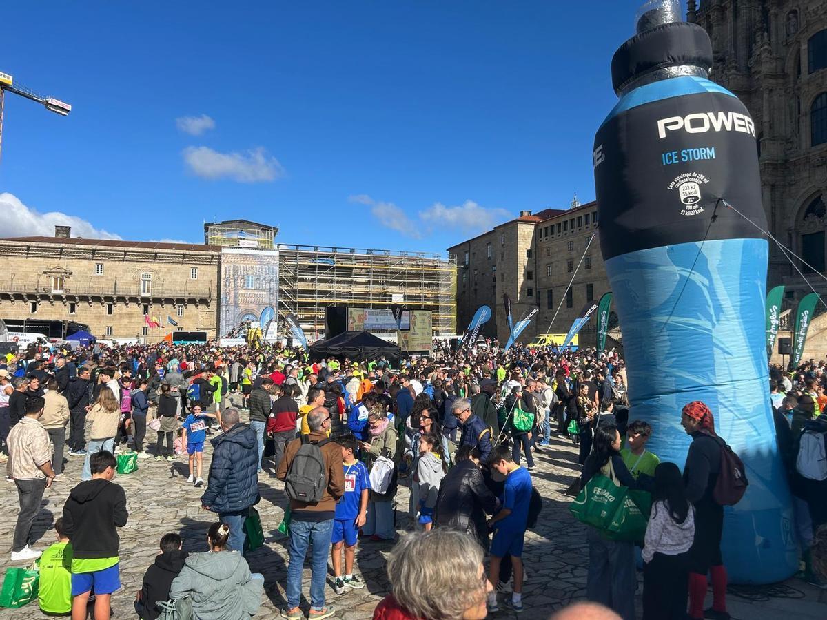 La plaza del Obradoiro se llenó de participantes y de público.