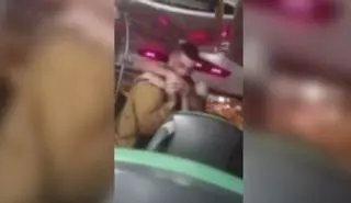 Estupor a bordo de una guagua: un conductor y un pasajero se pelean