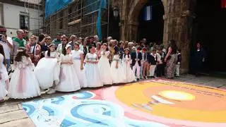 El Corpus brilla en Avilés con alfombras de sal, fe y más de un centenar de niños de Comunión