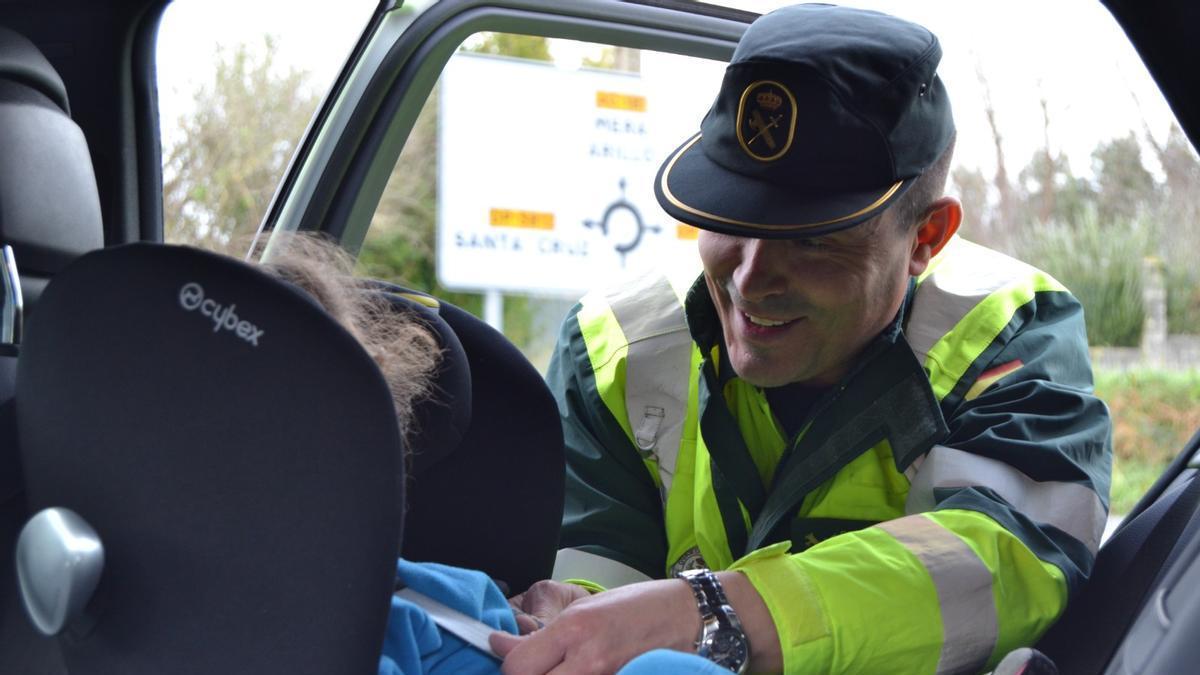 IMPRUDENCIAS AL VOLANTE | Una vieja imprudencia en carretera vuelve: la tasa de menores sin silla triplica la de adultos sin cinturón