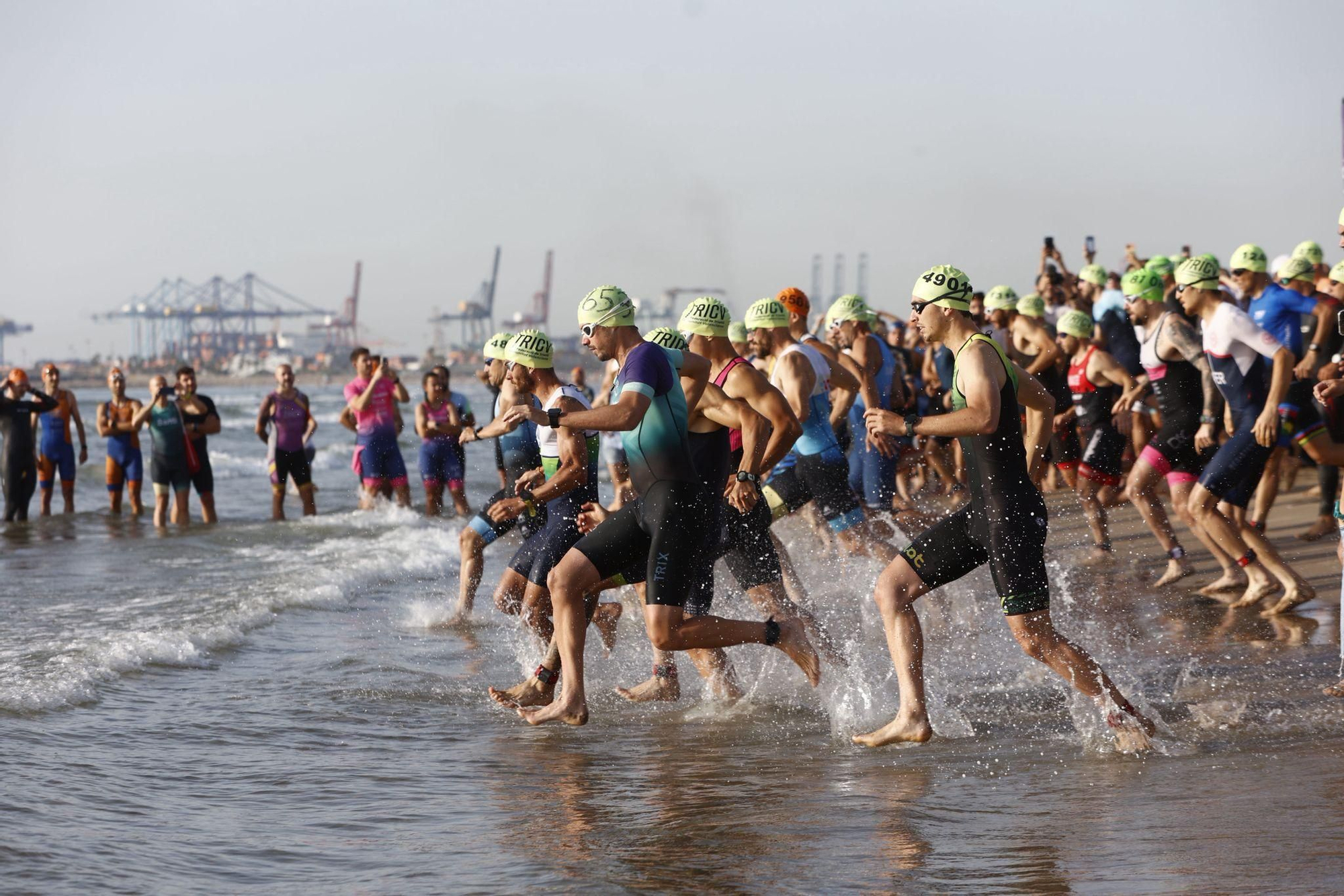 Las mejores imágenes del Mediterránea Triatlón de València