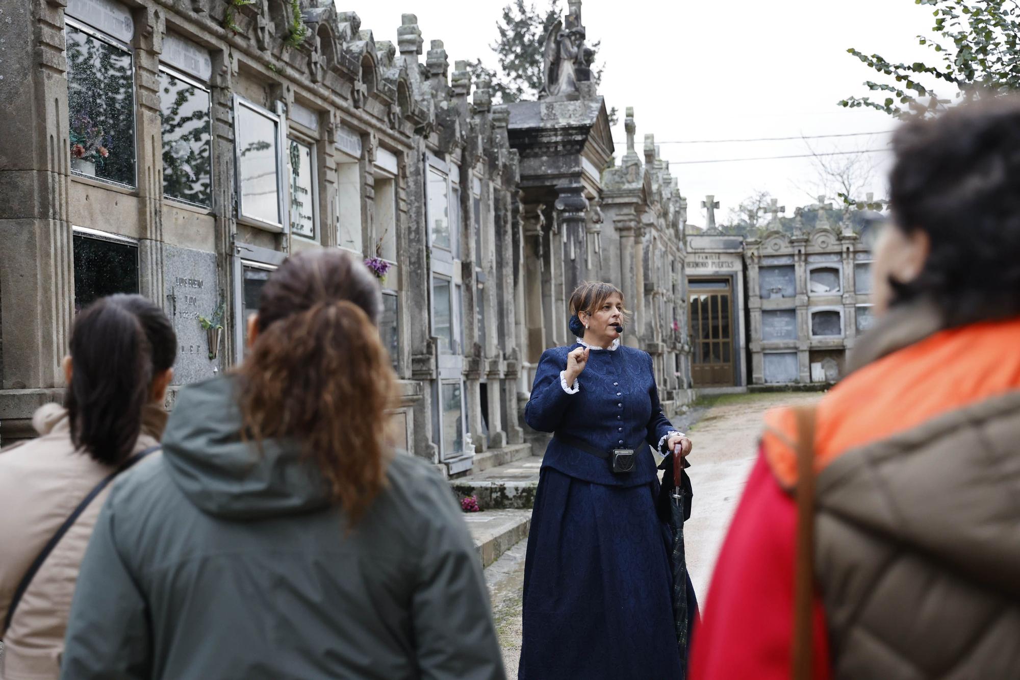 Recorremos el cementerio de Pereiró con Cachamuiña, Concepción Arenal e Irene Ceballos