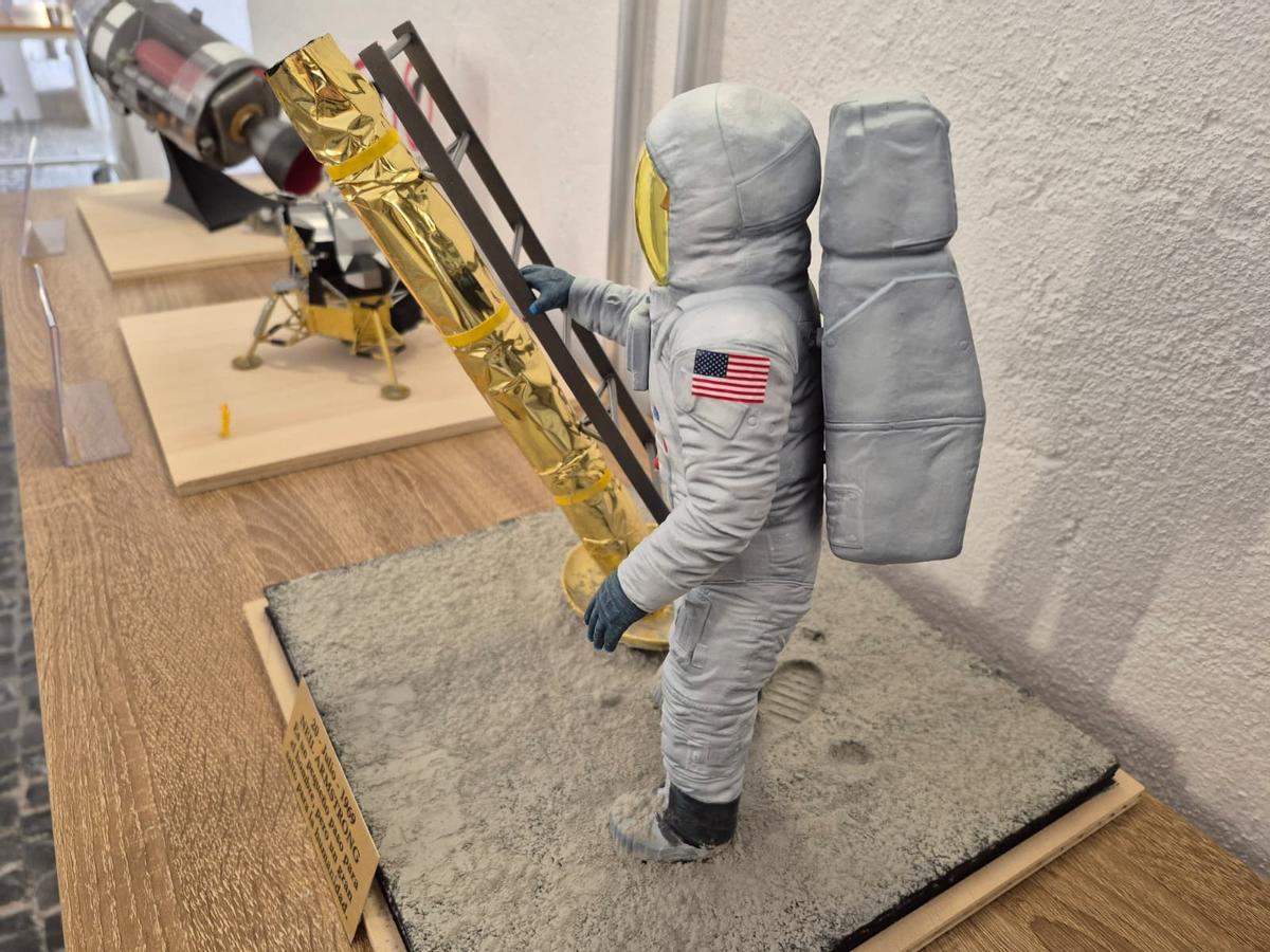 Detalles de la maqueta de Neil Armstrong